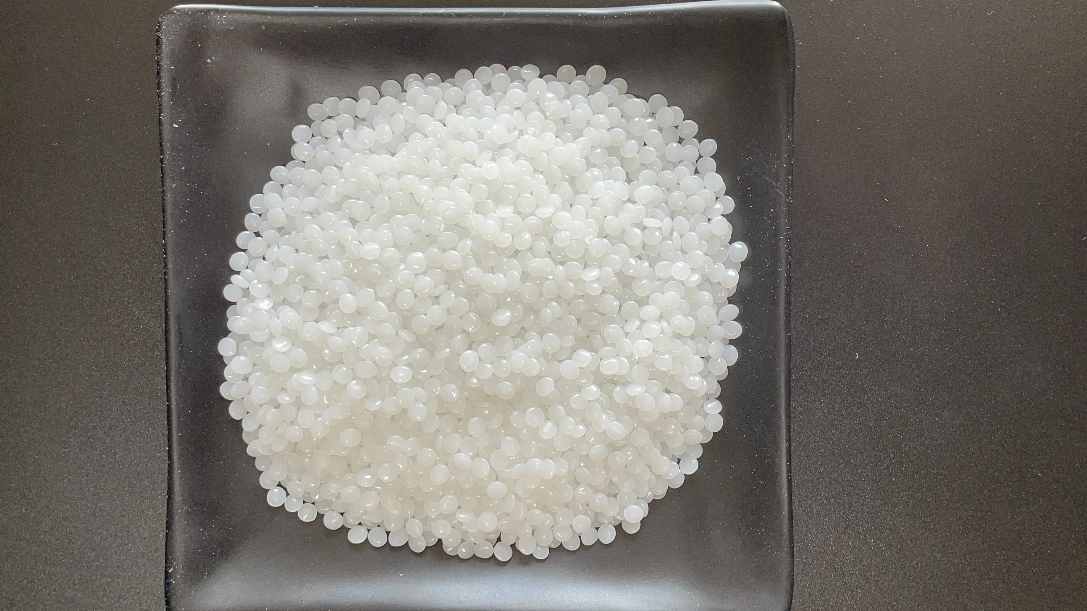 Изделие из полиэтилена прозрачно как будет выглядеть высыпанная на стол кучка гранул полиэтилена