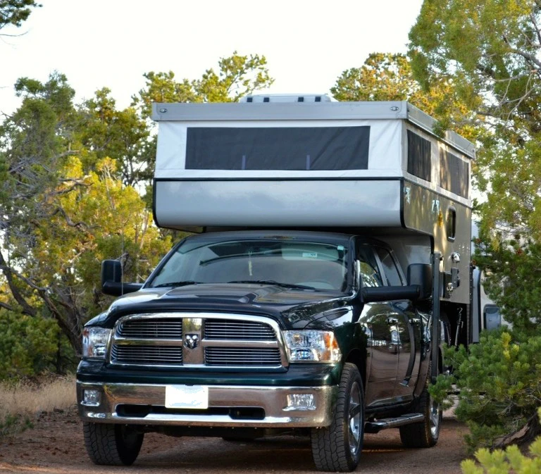 2020 Lightweight Fiberglass Truck Camper for Outdoor Camping