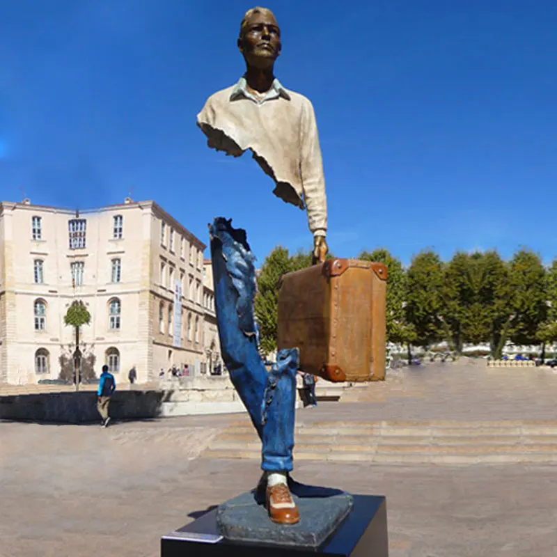 tourist-4.jpg