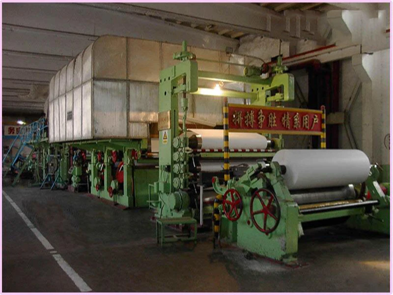 Оборудование для изготовления тетрадей. Китайский бумагодельная машина. Машины для изготовления целлюлозы. Автоматизированное производство бумаги. Лакированная бумага станок.