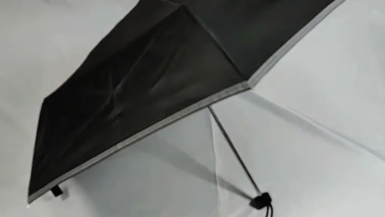 Wholesale 20 Inch 6 Ribs 3 Fold Cheap Mini Umbrella Less Than One