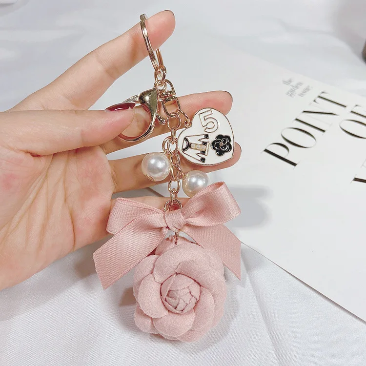 Elegant Fashion Keychain Camellia Key Holder Cute Flower Pearl String Car Key Ring Bag Charm Pendant Flower Keychain
