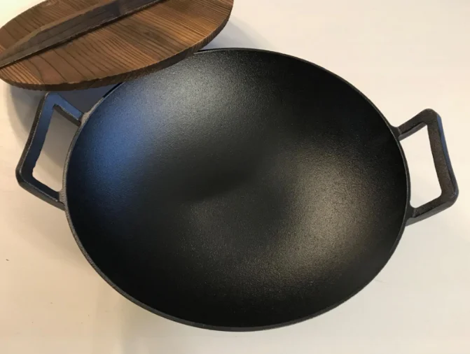 CUISILAND Pre-Seasoned 12 Cast Iron Wok with Glass Lid