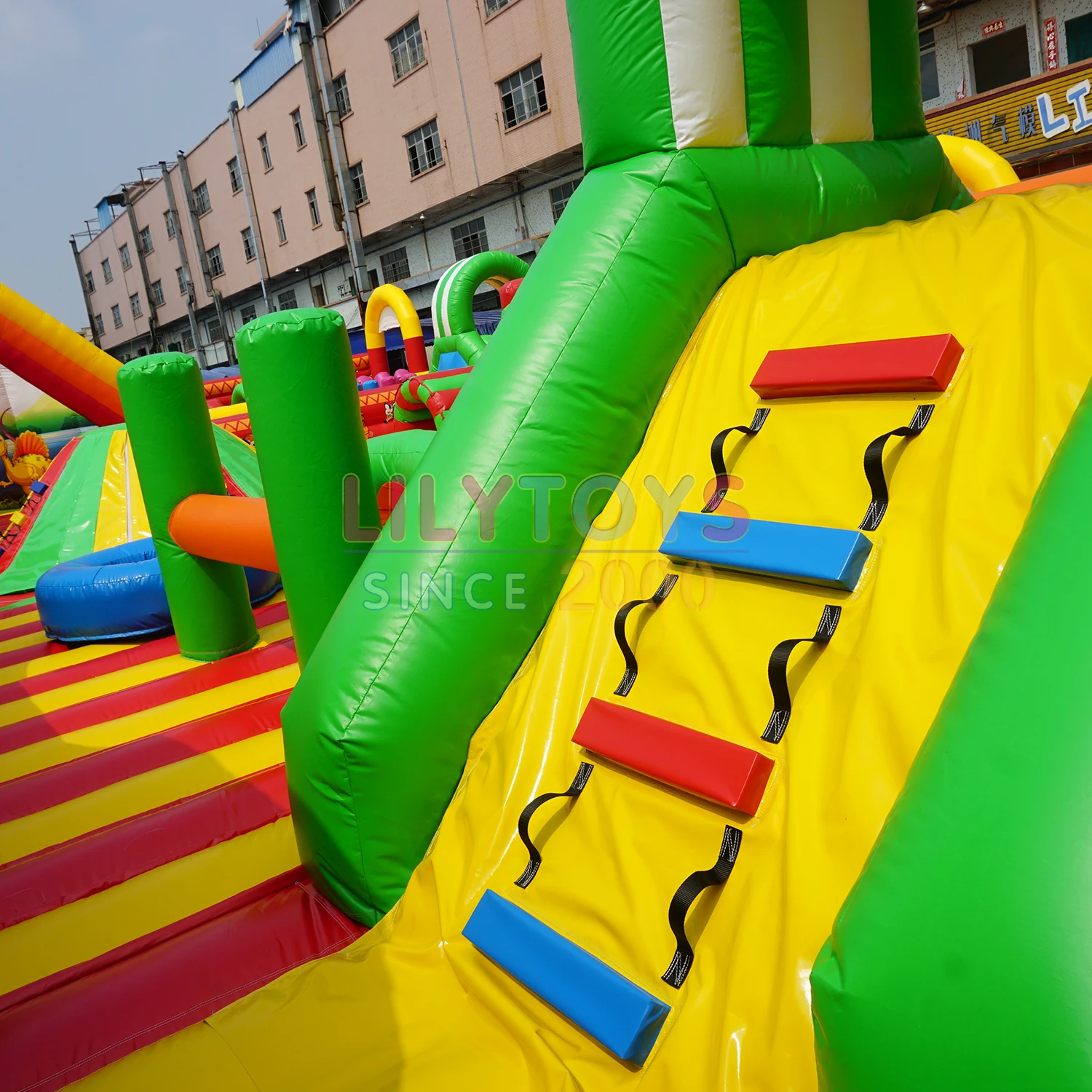 Giant Inflatable Playground Outdoor Bouncy Amusement Playground Games