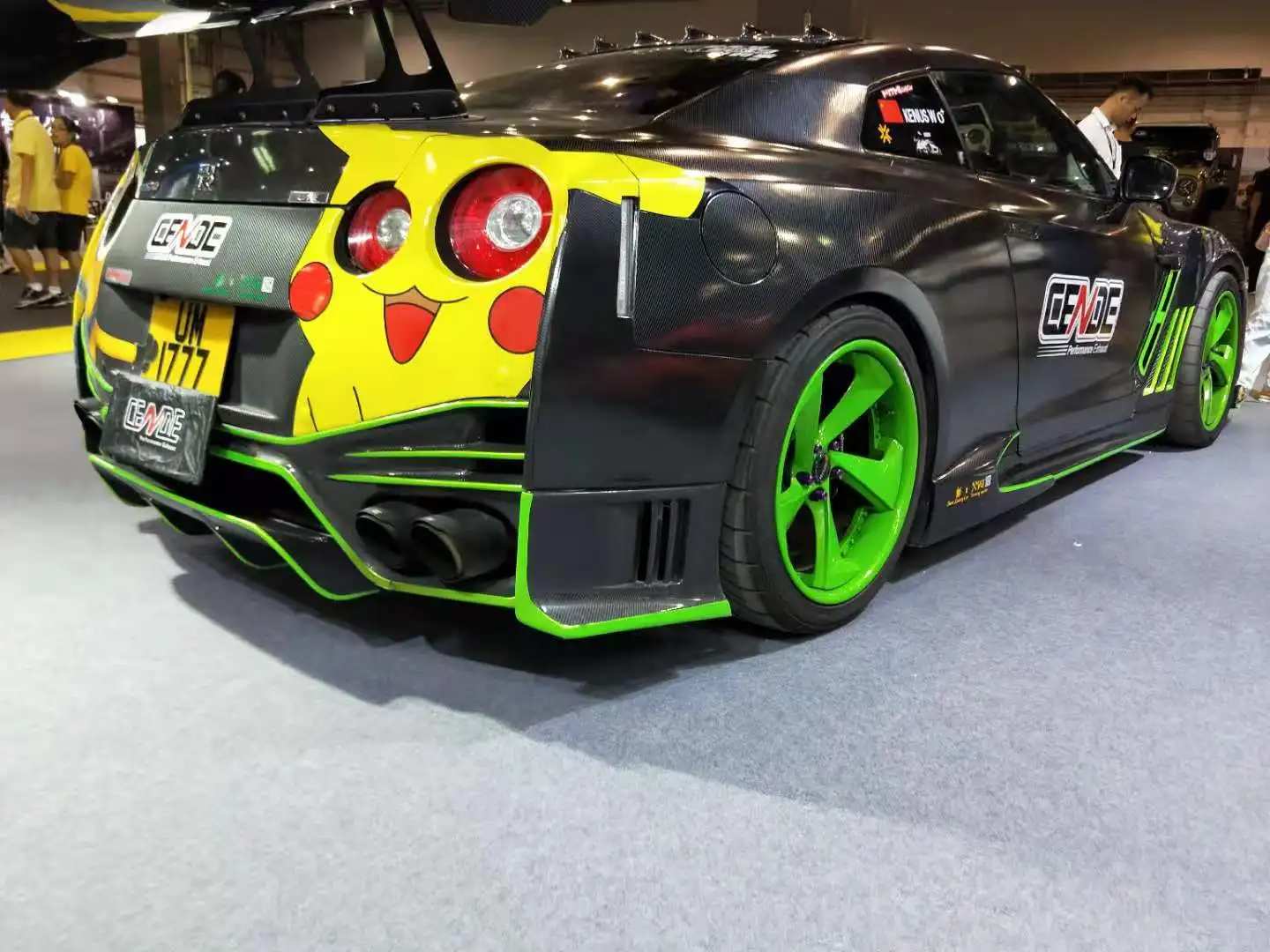 Nissan GTR r35 РІС‹С…Р»РѕРї