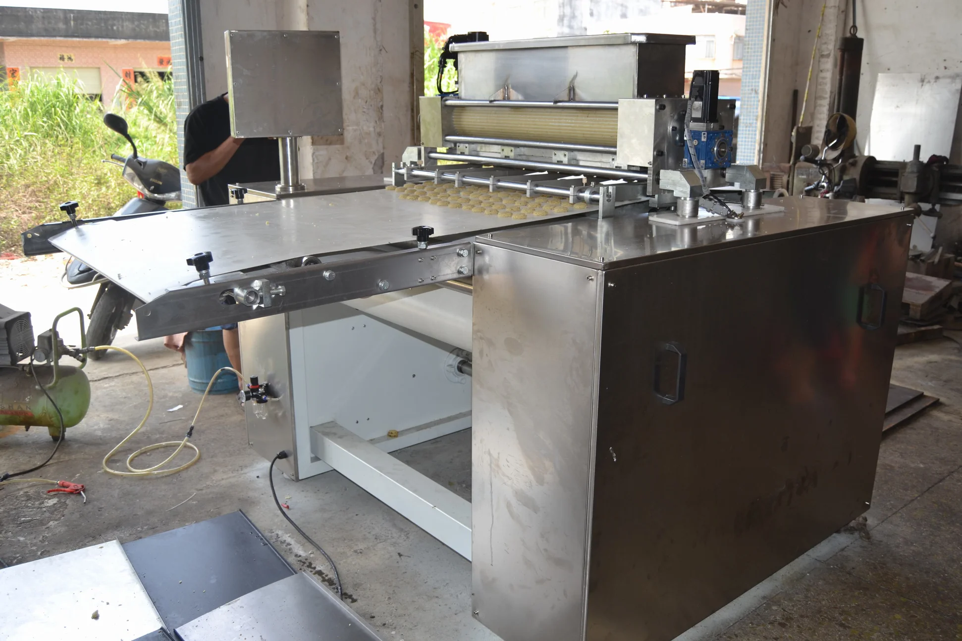 自动小型饼干制造机/饼干制作生产线/电动迷你饼干制造商零食机