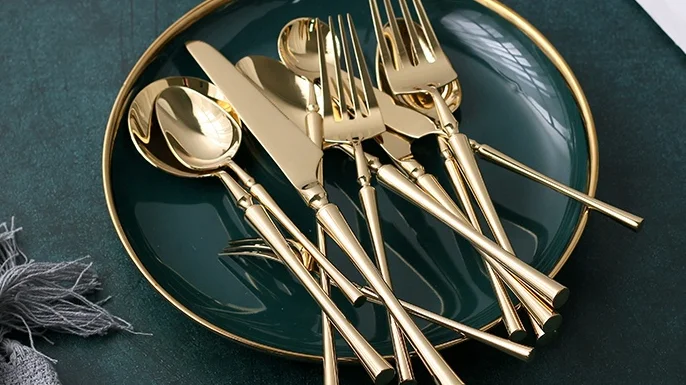 Столовые приборы sato flatware. Столовые приборы золотые матовые. Покрытие столовых приборов. Столовые приборы в золотом цвете. Набор приборов для сервировки.