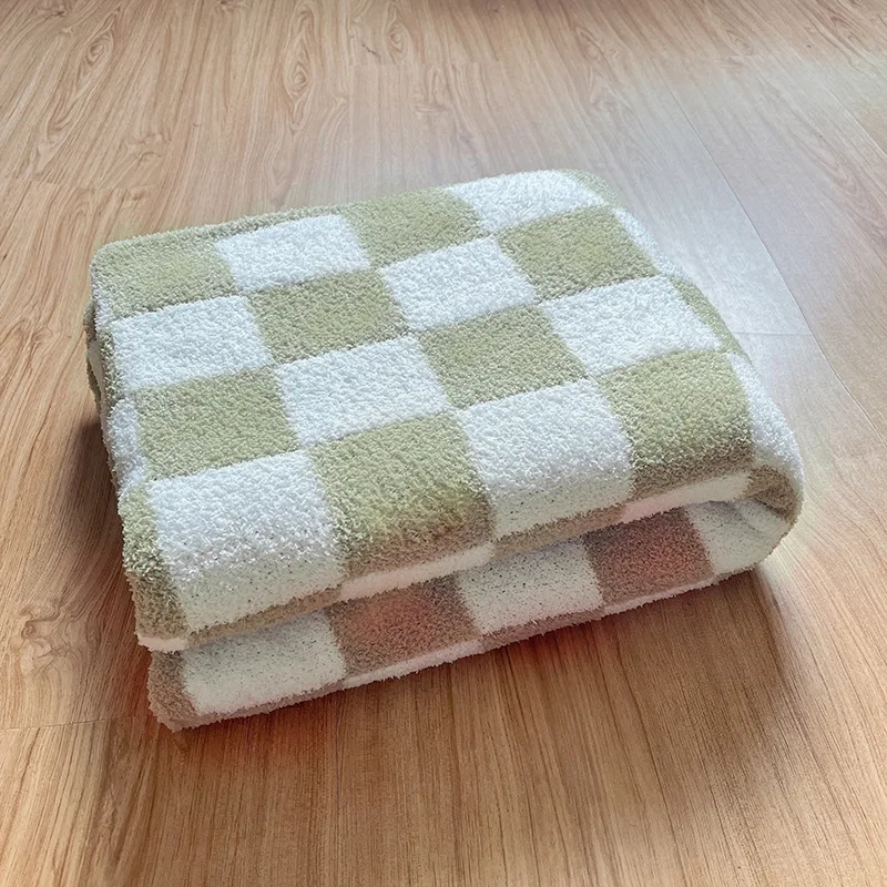Cuddly Modern Style Soft Couch Bed Ultra Velvet Knitted 100% Polyester Eco-friendly Embroidered Throw Blankets Women Mothers