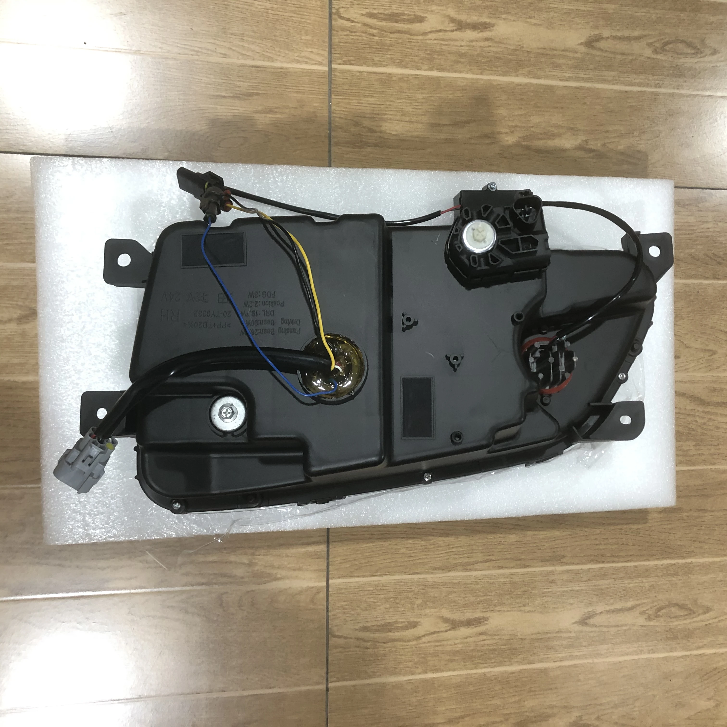 GHCD Hot Product/high Quality/factory Price Japanese Truck Hin 500/700/profia Three-eye LED Original Headlights details
