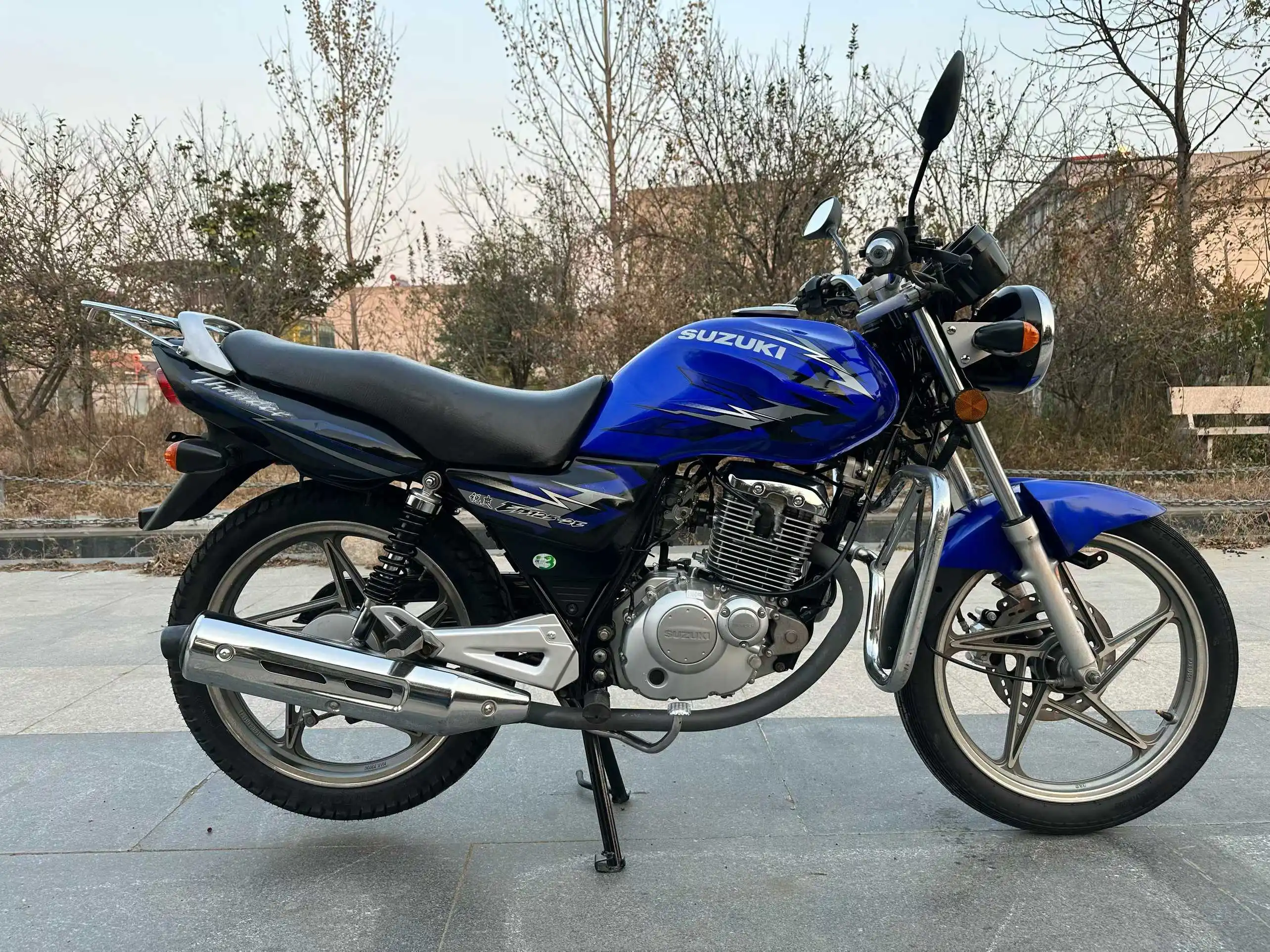 Suzuki EN125 Air Cooled Single Cylinder 125cc Street Motorcycle ...