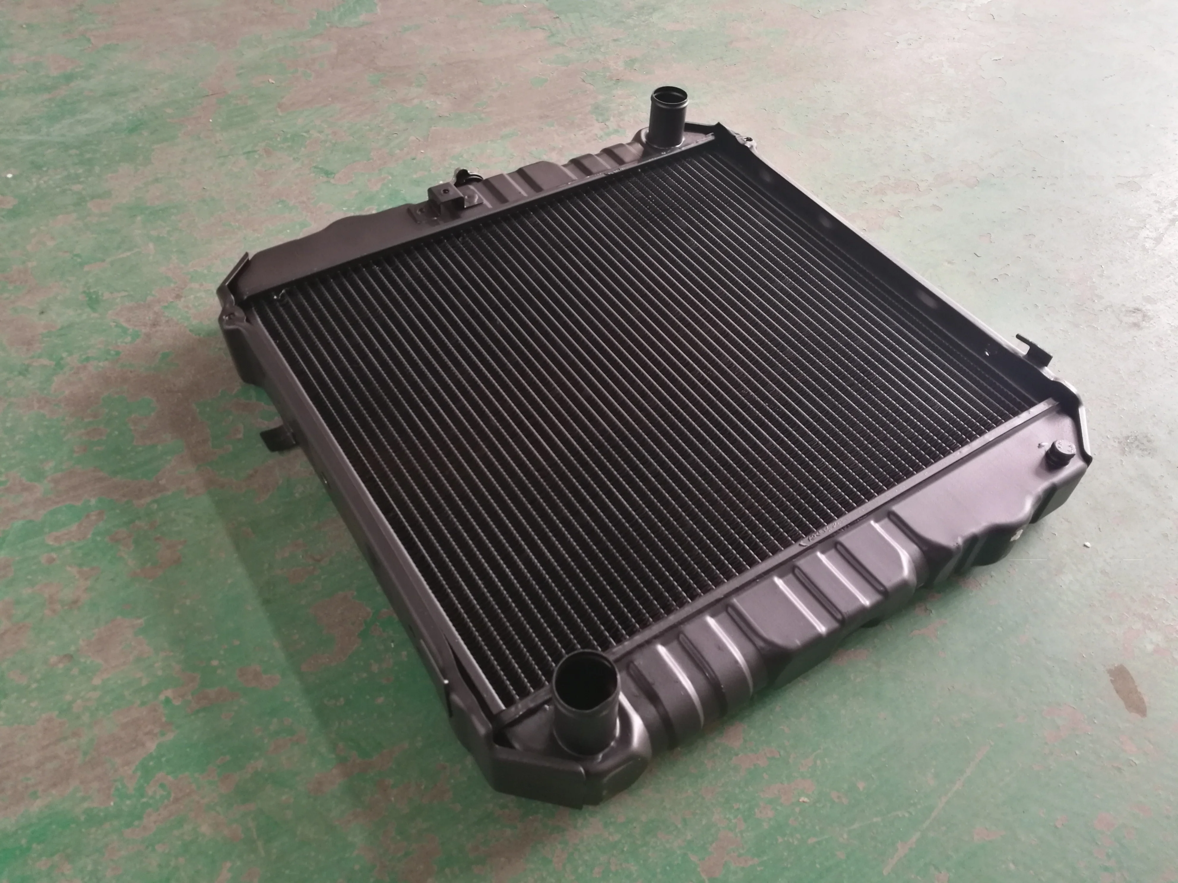 Dv99 Radiator Copper Radiator Truck Radiator for DAIHATSU DV99 - 1 Year Warranty