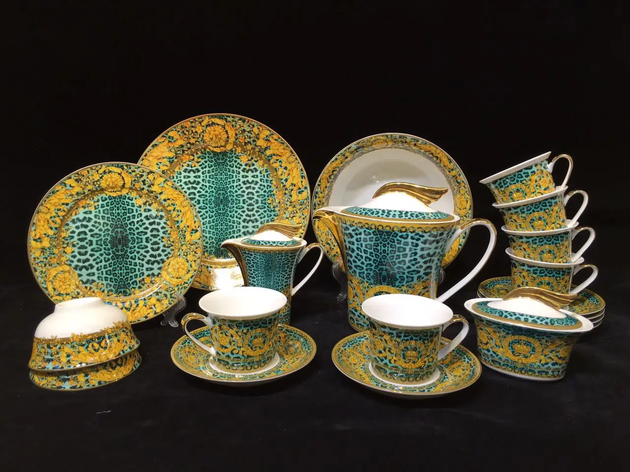 European Styles Real Gold Fine Bone China Dinnerware Sets For 6 Person