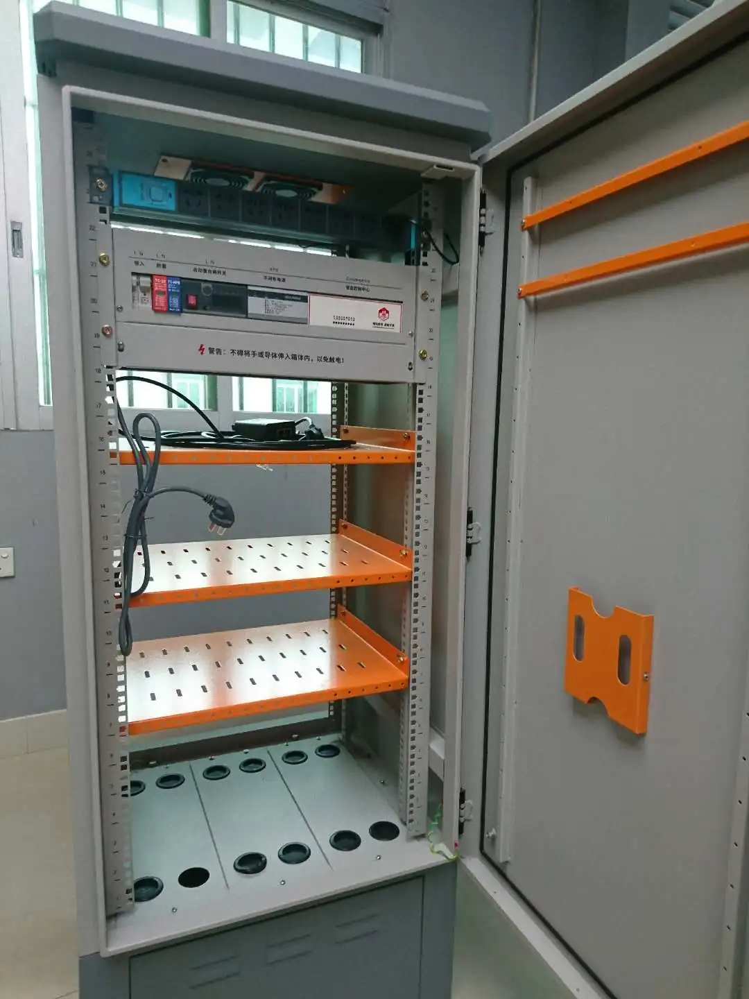 24U cabinet (3)