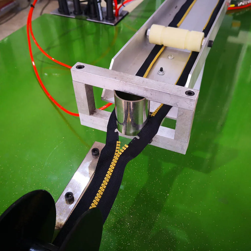 Automatic Injection Molding Machine Zipper Machine For Nylon And