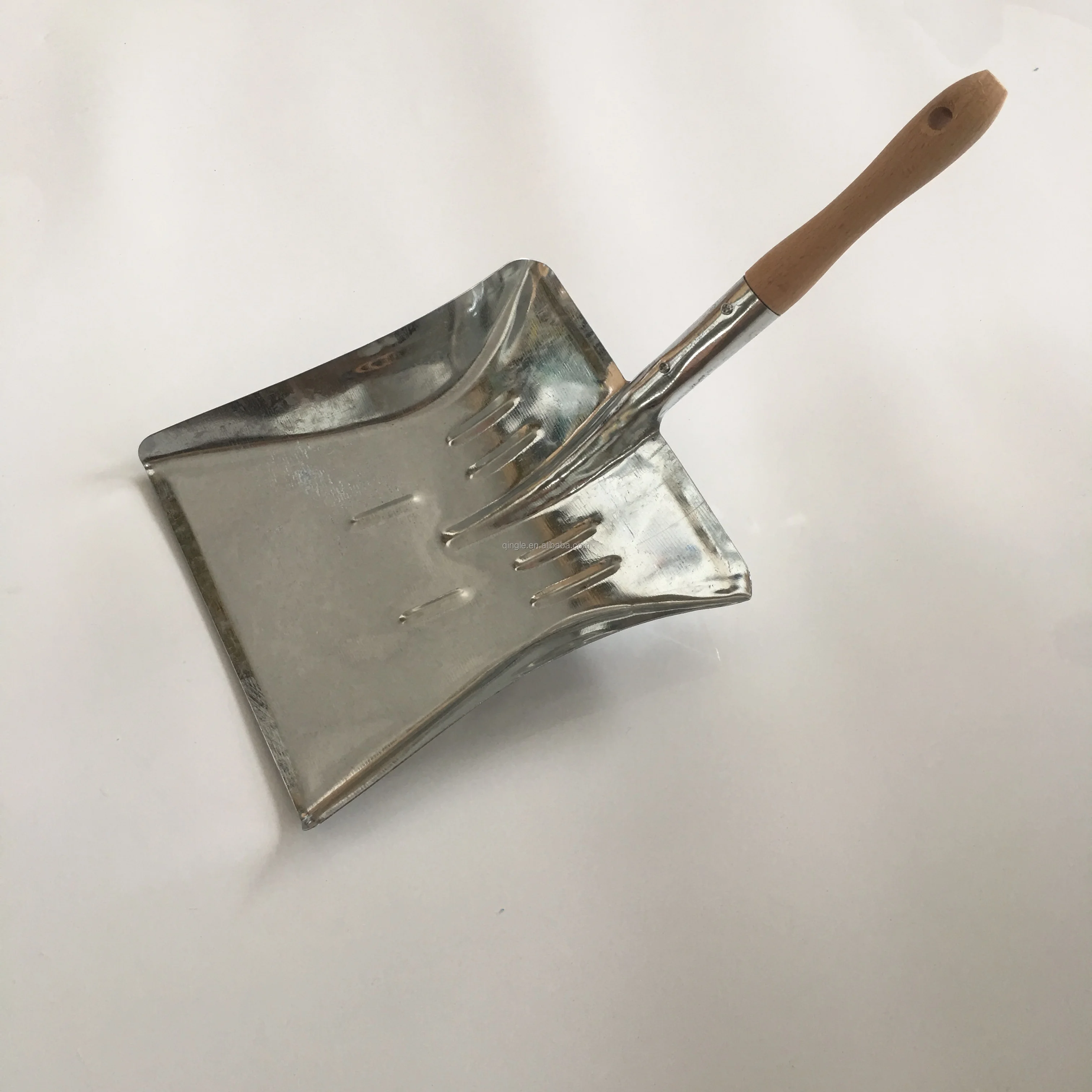 Outdoor Heavy Duty Metal Dustpan Galvanized Steel Dustpan With Wooden