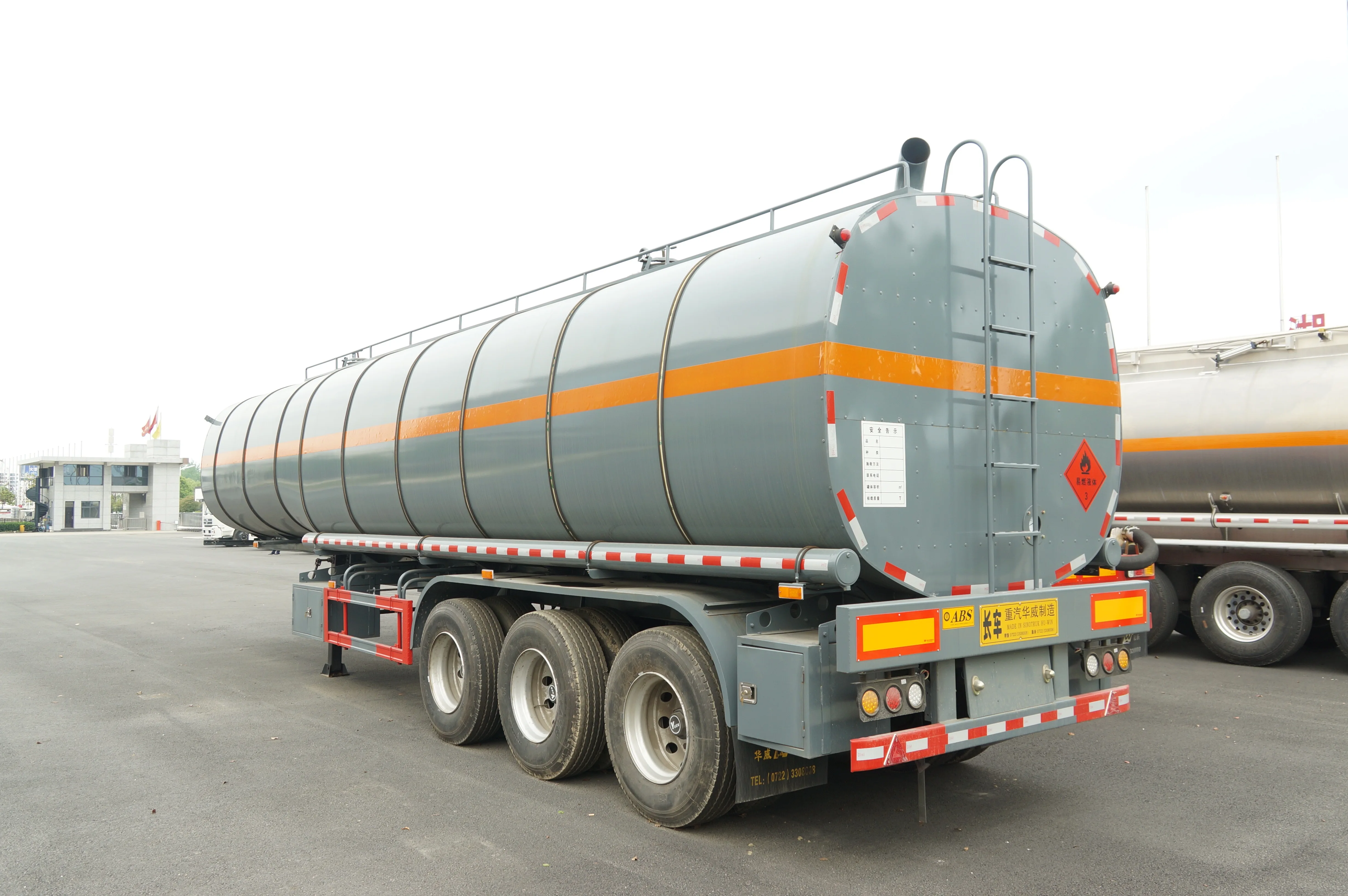 新的30cbm 沥青分销商 3 轴运输喷雾油罐车拖车出售
