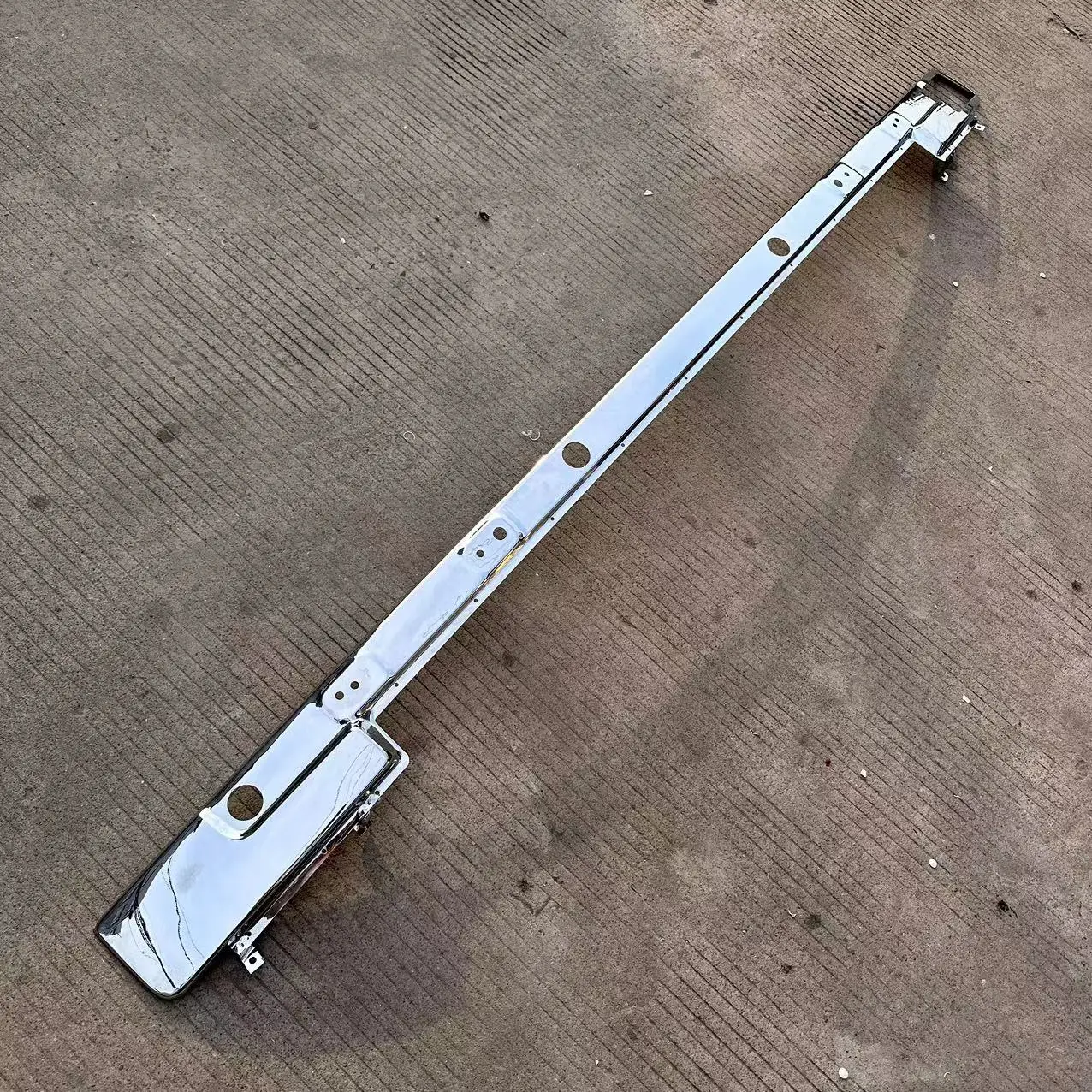 GHCD New Product High Quality Low Price Chrome-plated Wiper Panel for Japanese Truck Nissa CD48/UD459 supplier
