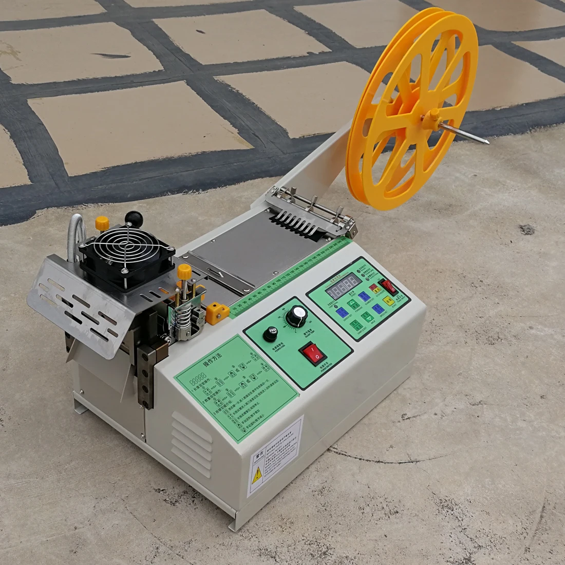 earloop cutting machine02.jpg