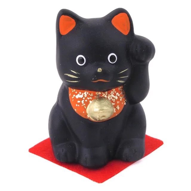 japanese lucky cat statue