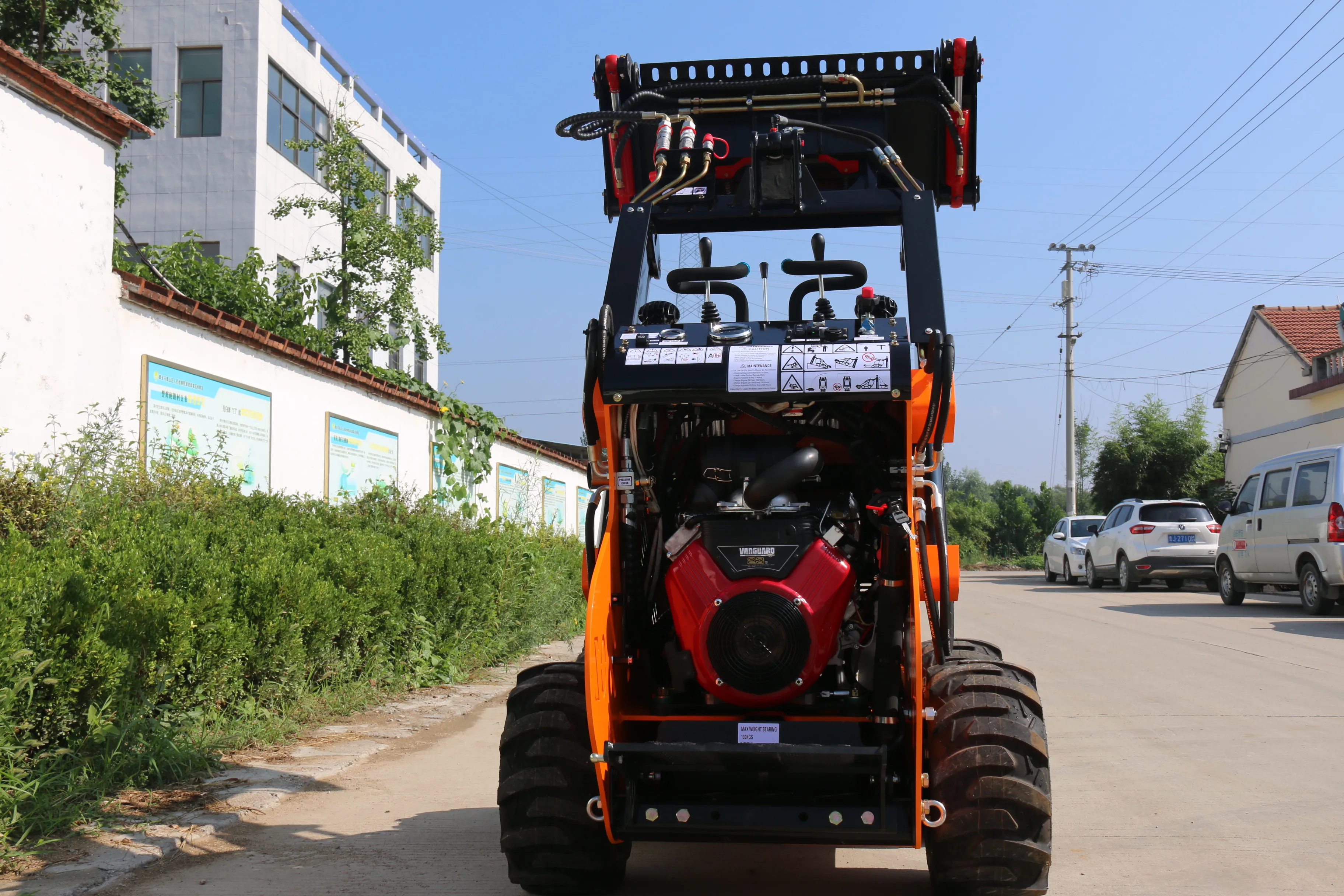 4WD Compact Structure Mini Skid Steer Loaders With 4 Hydraulic Driving ...