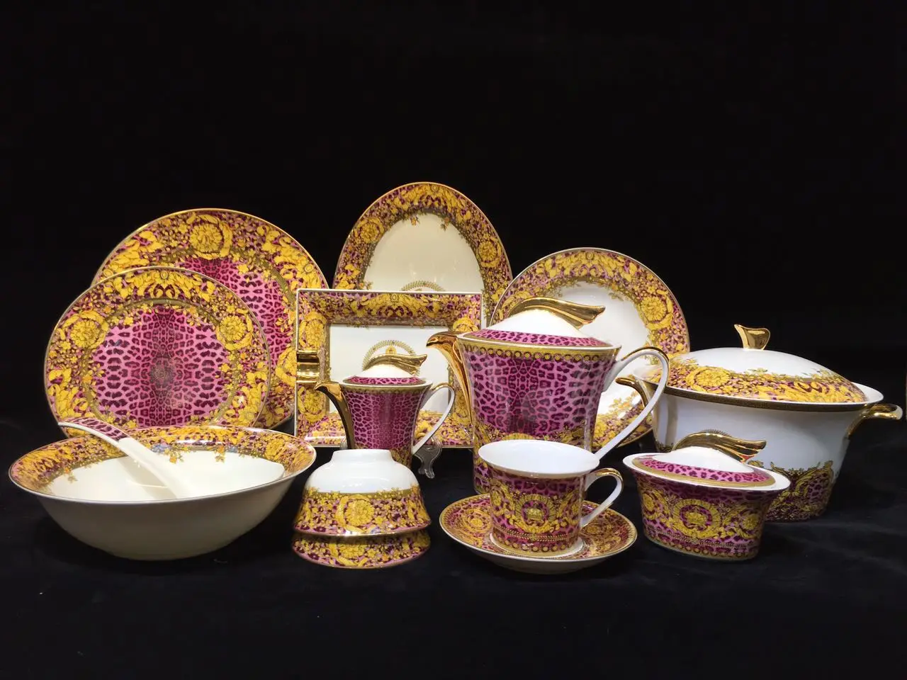 European Styles Real Gold Fine Bone China Dinnerware Sets For 6 Person
