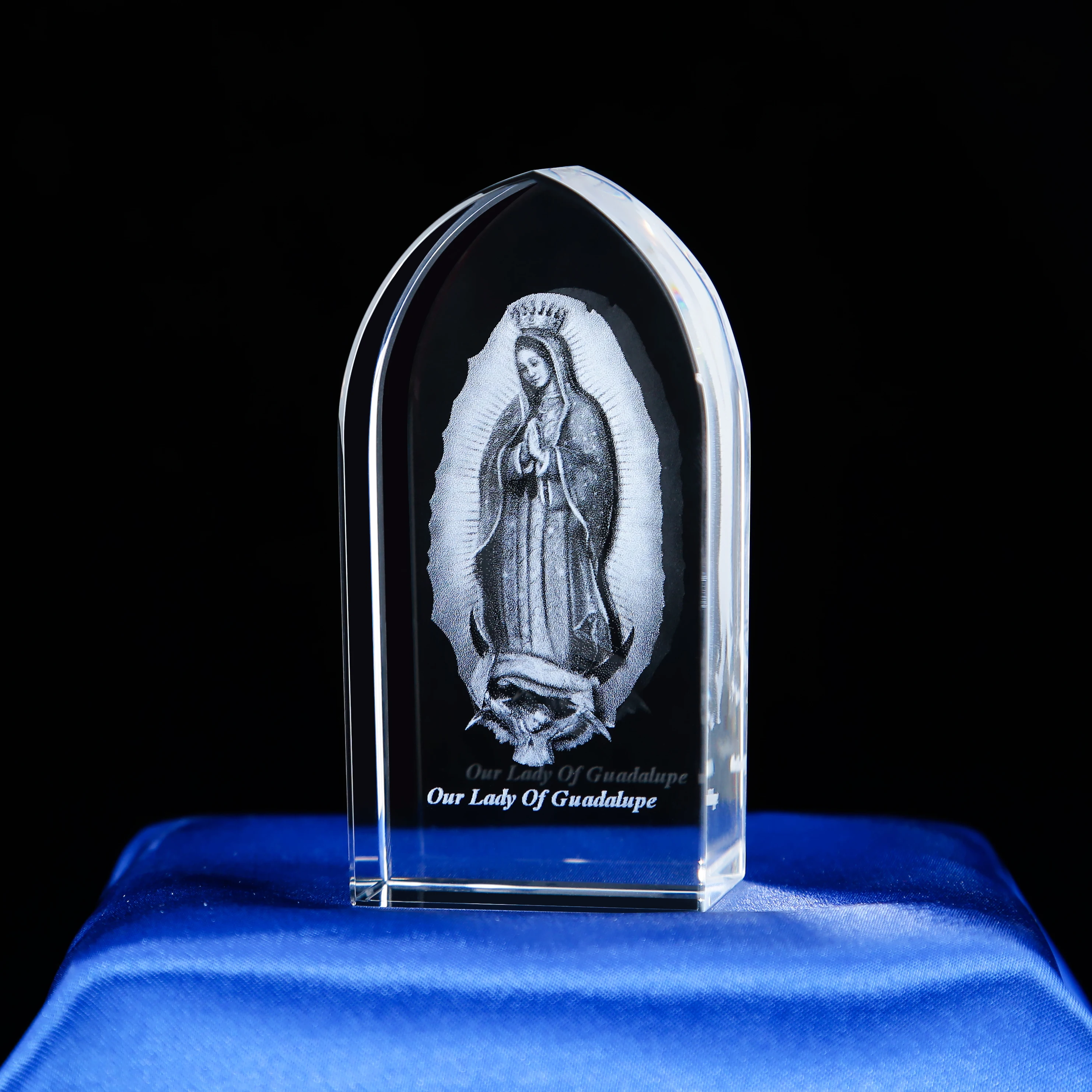 High Quality Catholic Icon Our Lady Portrait Religious Souvenir 3D Laser Etched Crystal Glass Cube factory