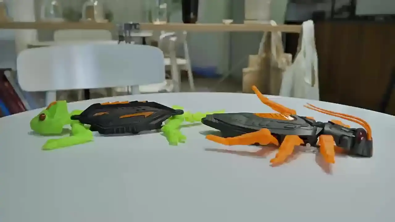 Gecko Trepador A Control Remoto Con Ojos LED Y Rotación 360° – Juguete De Pared Y Suelo