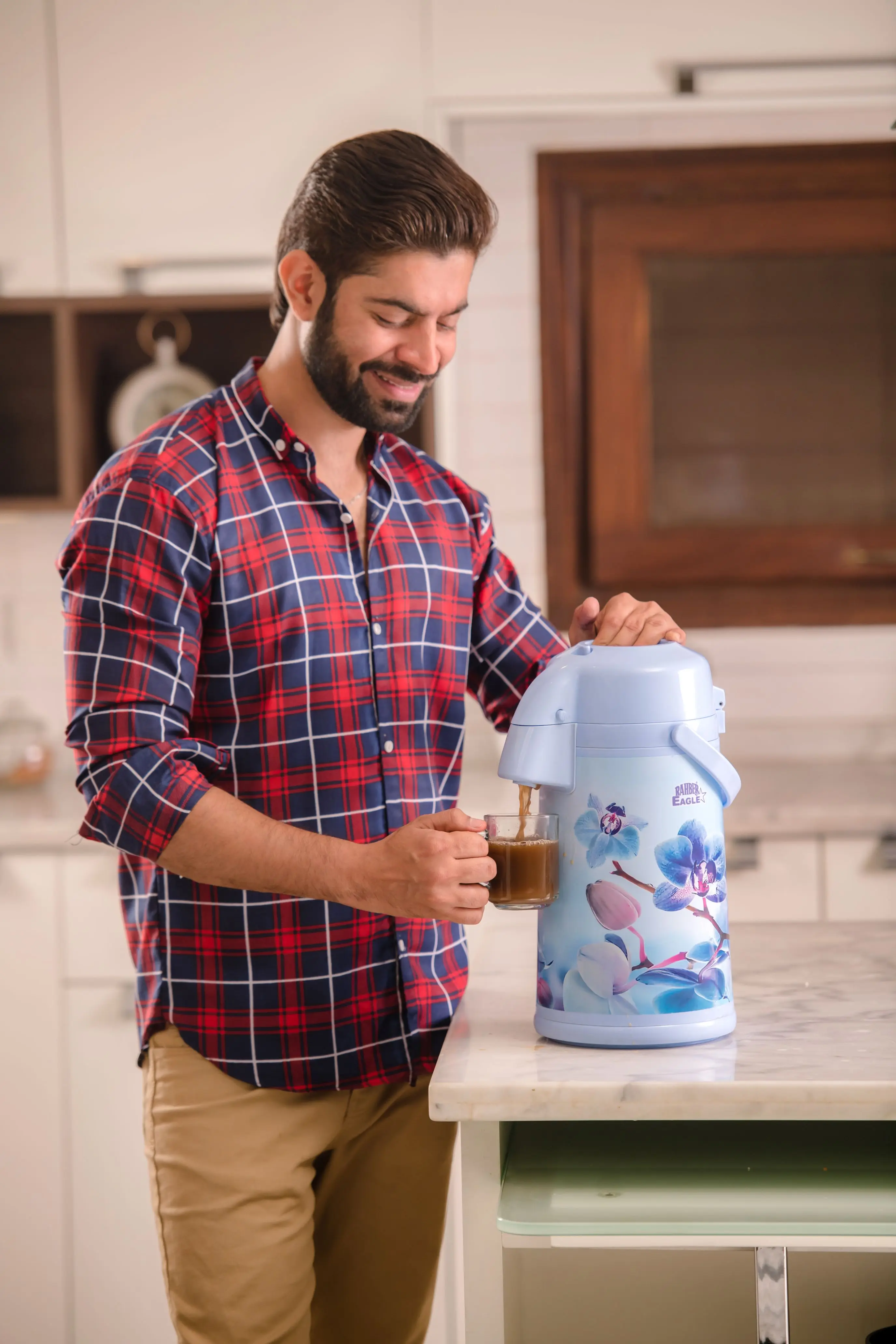 Plastic Body Vacuum Flask Pumper 1.9 Luxury Double Wall Vacuum Jug