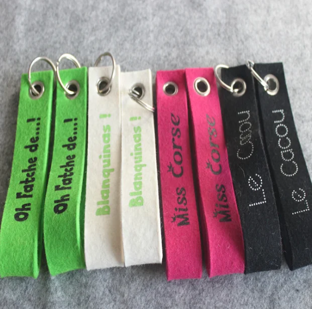 Plastic hanging felt holder