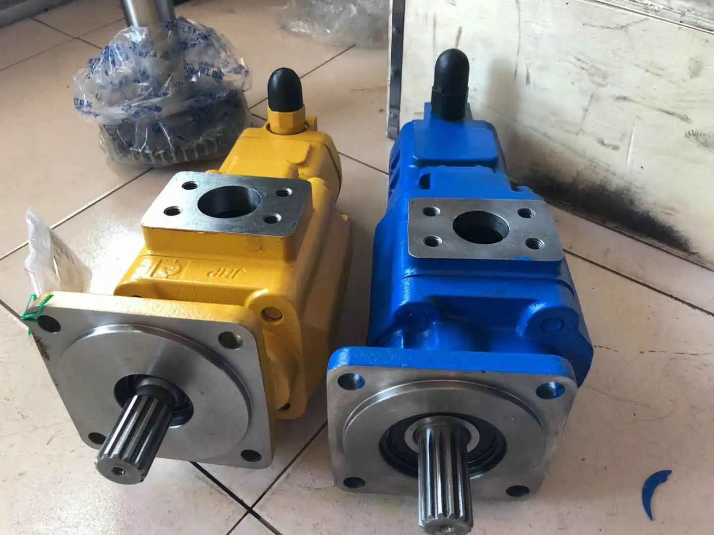 Xcmg шестеренчатый насос китай. Масляный насос погрузчик lw300. Насос гидравлический cbgj3100 (14 шлиц. Насос рулевого вала sdlg 952. Бустер на погрузчик.