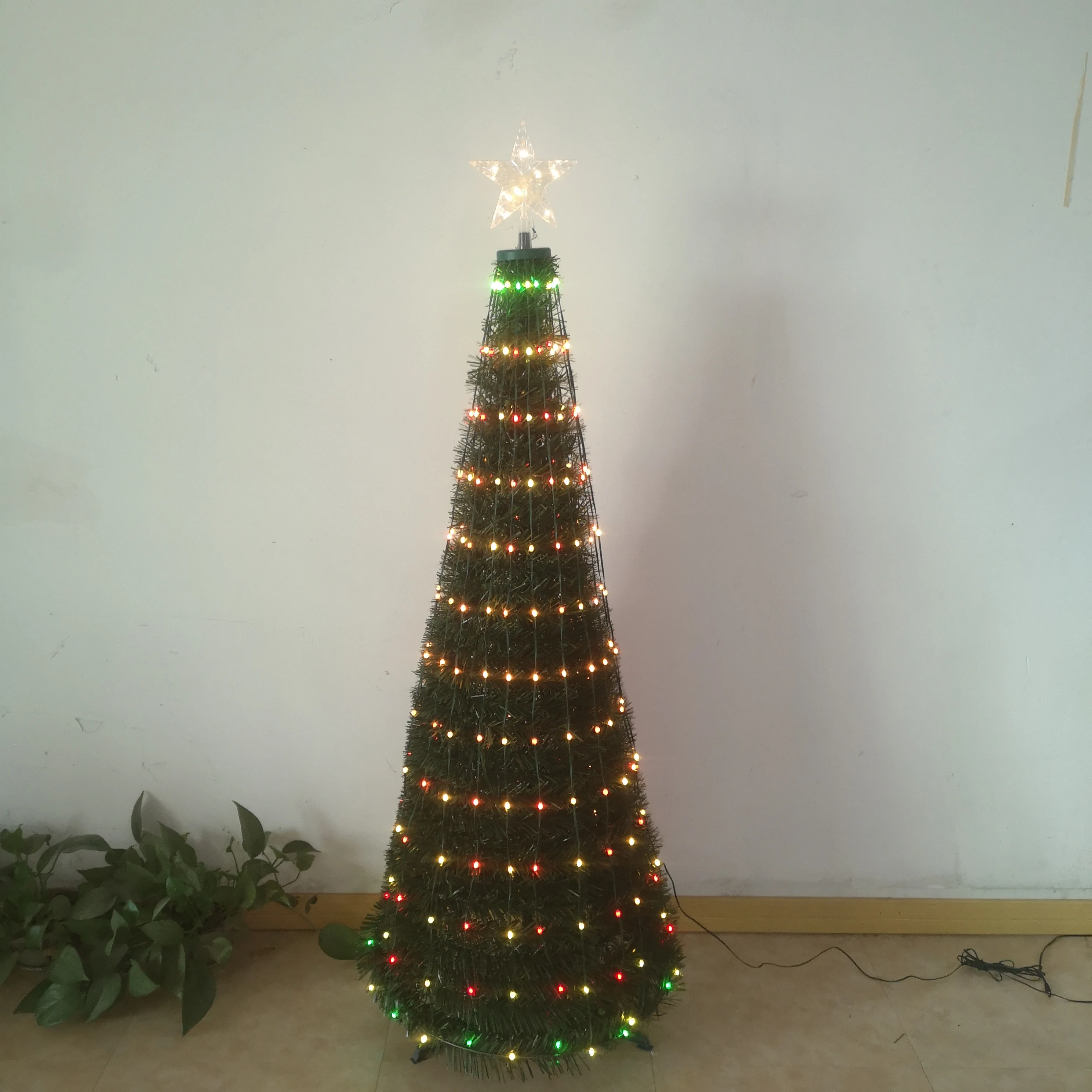 4 pc Color Changing Xmas Tree Globes Christmas Flashing Light Up Ball Ornaments 