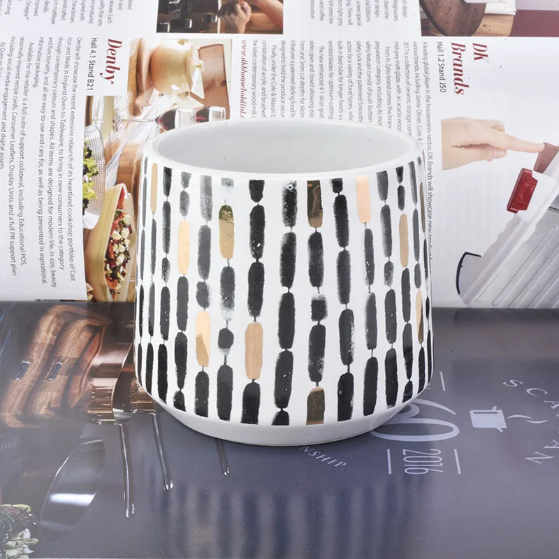 Wholesale Black and Gold Ceramic Candle Holder Vertical Bars Home Decoration