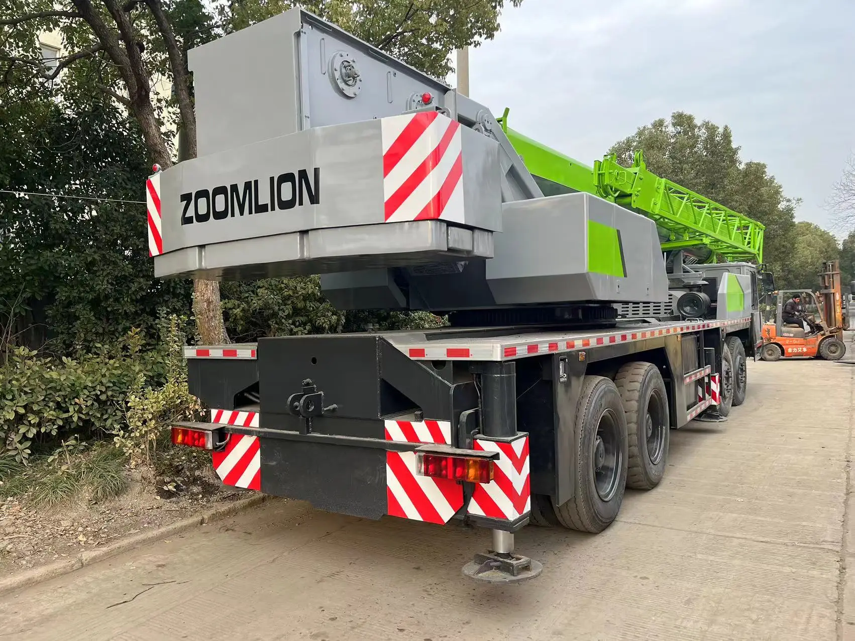 Model Mobile Crane For Heavy Lifting On Promotion For Sale 130 Ton ...