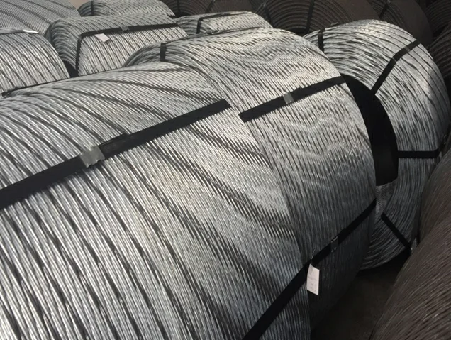 Временные постройки запакованный товар ветреный день