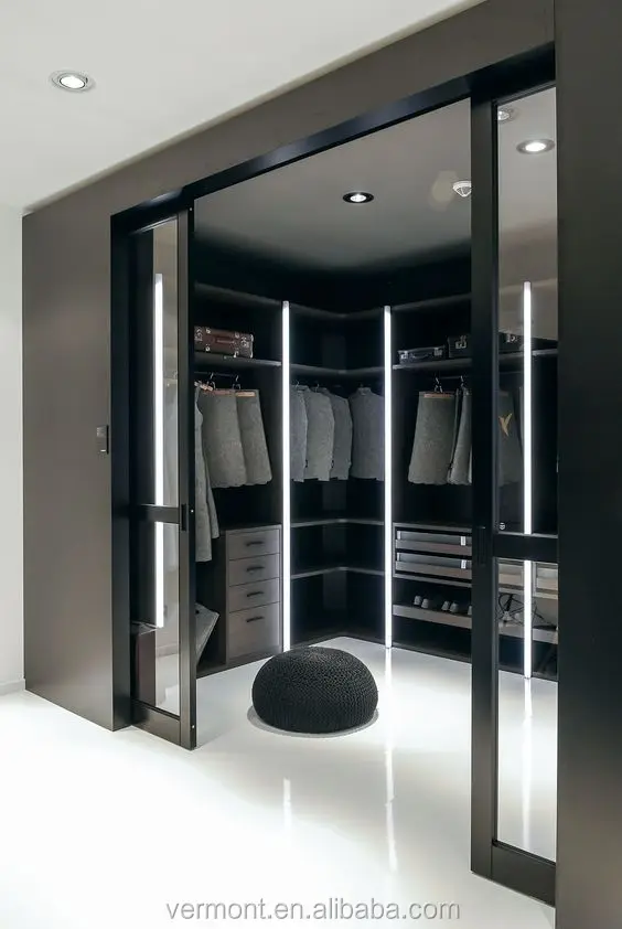 walk in closet 3.jpg