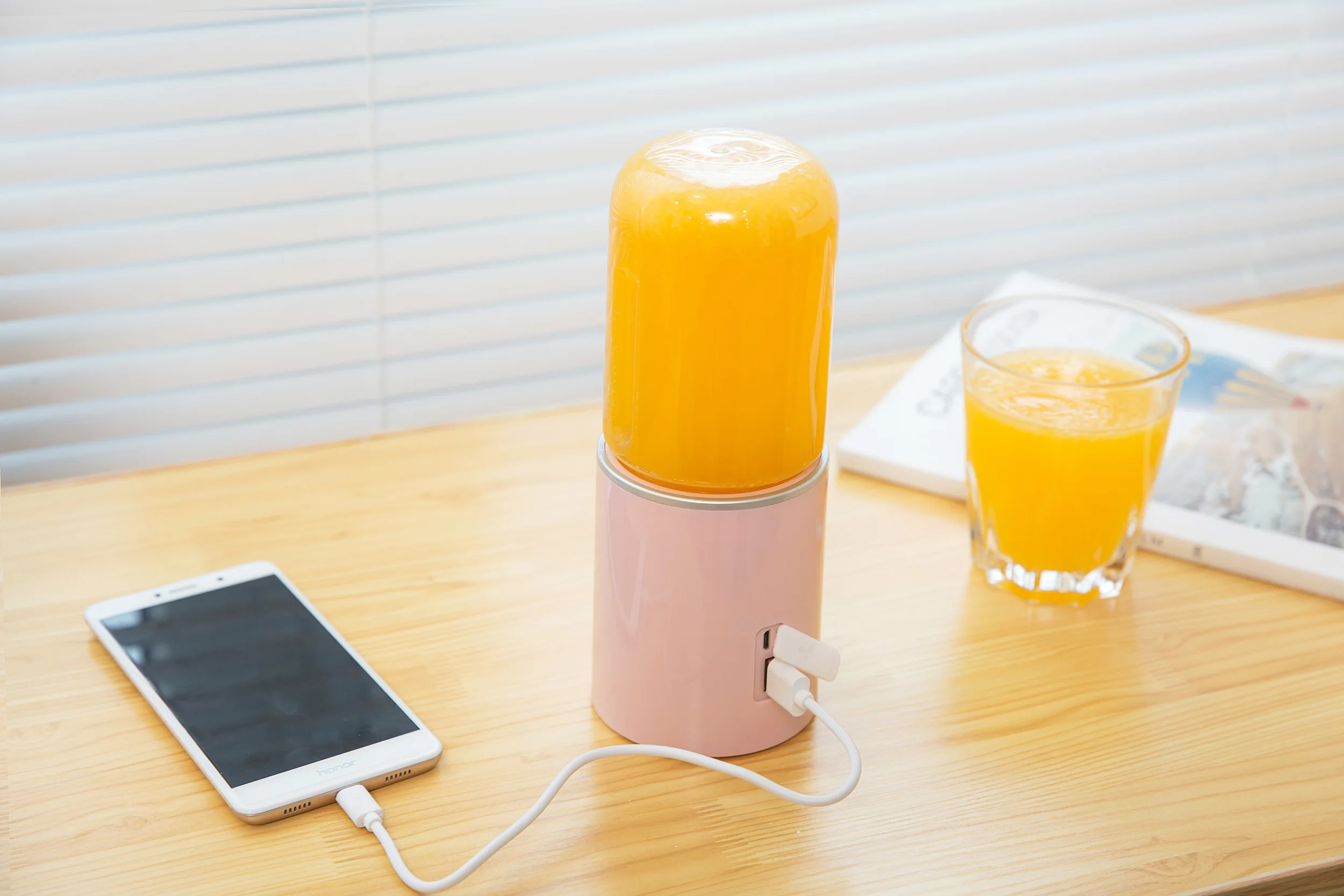 便携式迷你榨汁机榨汁机 usb 可充电搅拌机双键启动家用小型果汁提取