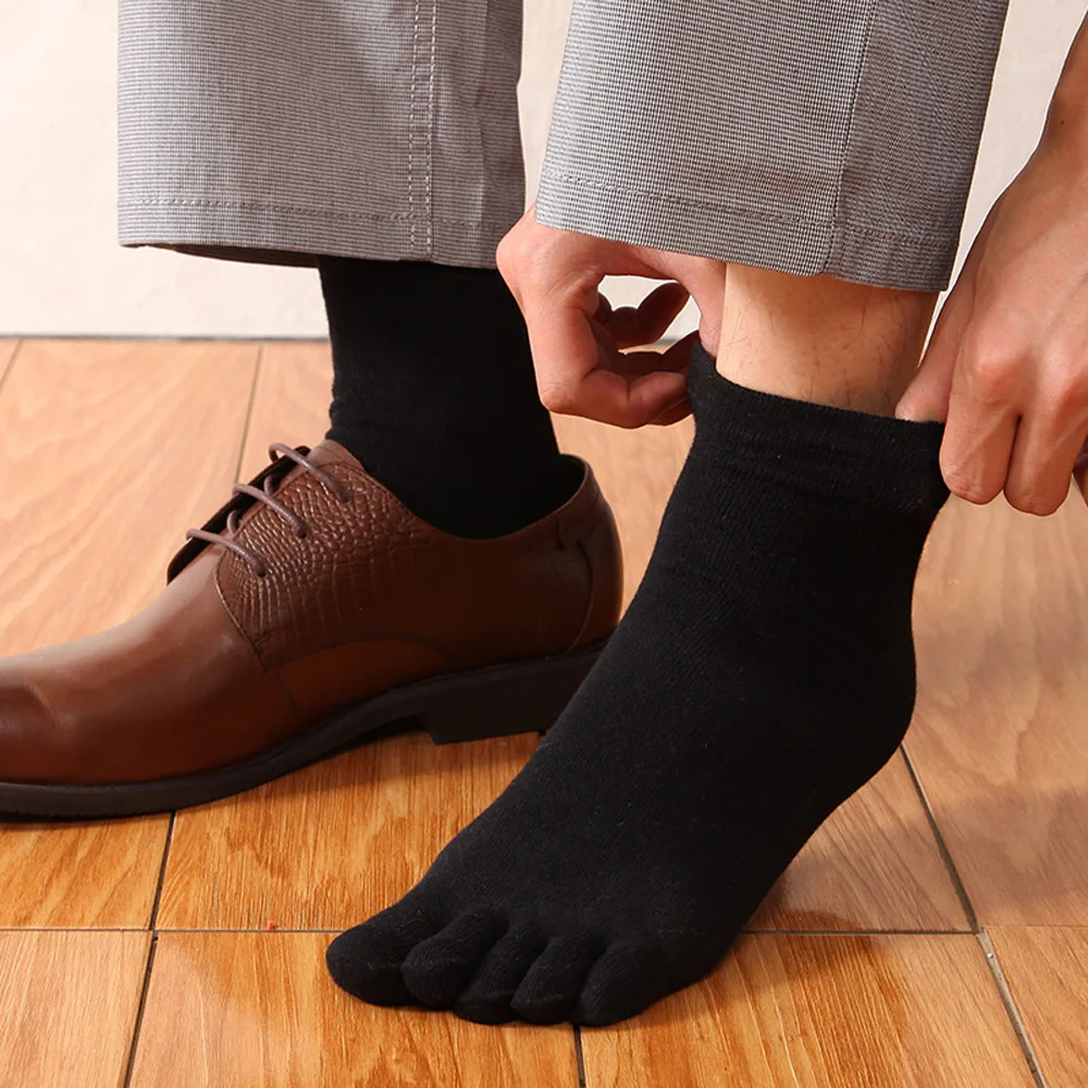 Мужские ноги носки