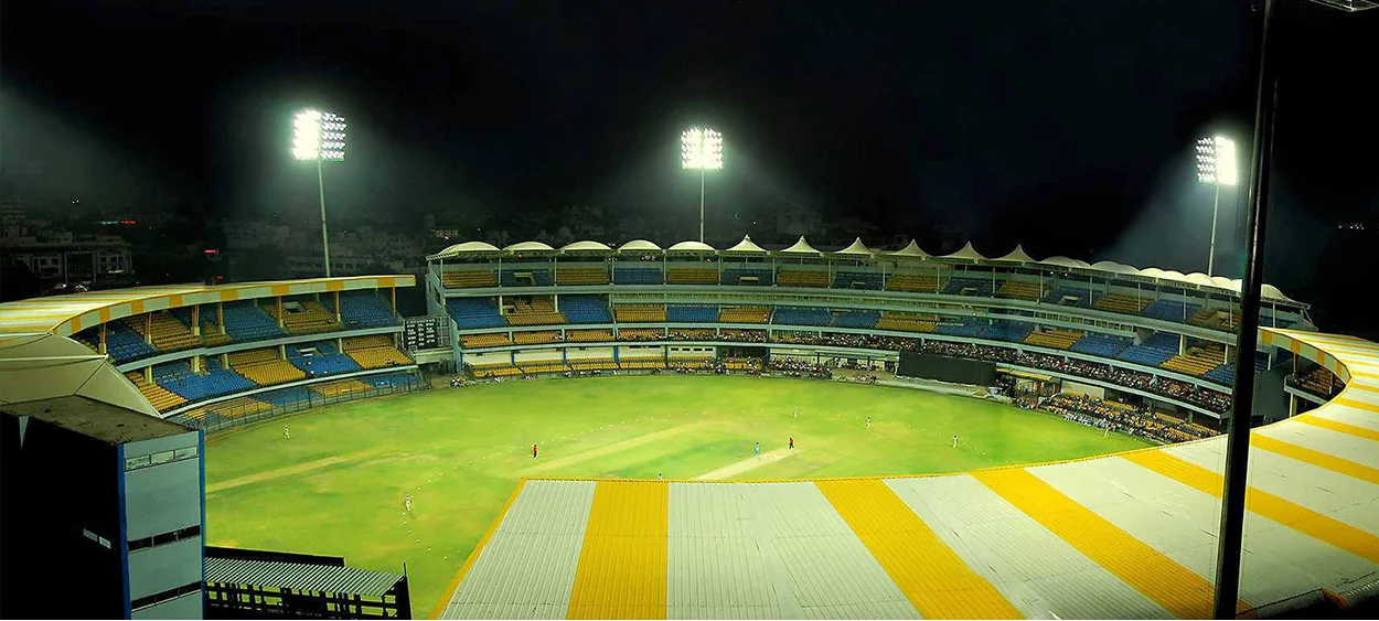 Sport light. Освещение стадиона. Прожектор на стадионе. Футбольный стадион с прожекторами. Светодиодное освещение стадионов.