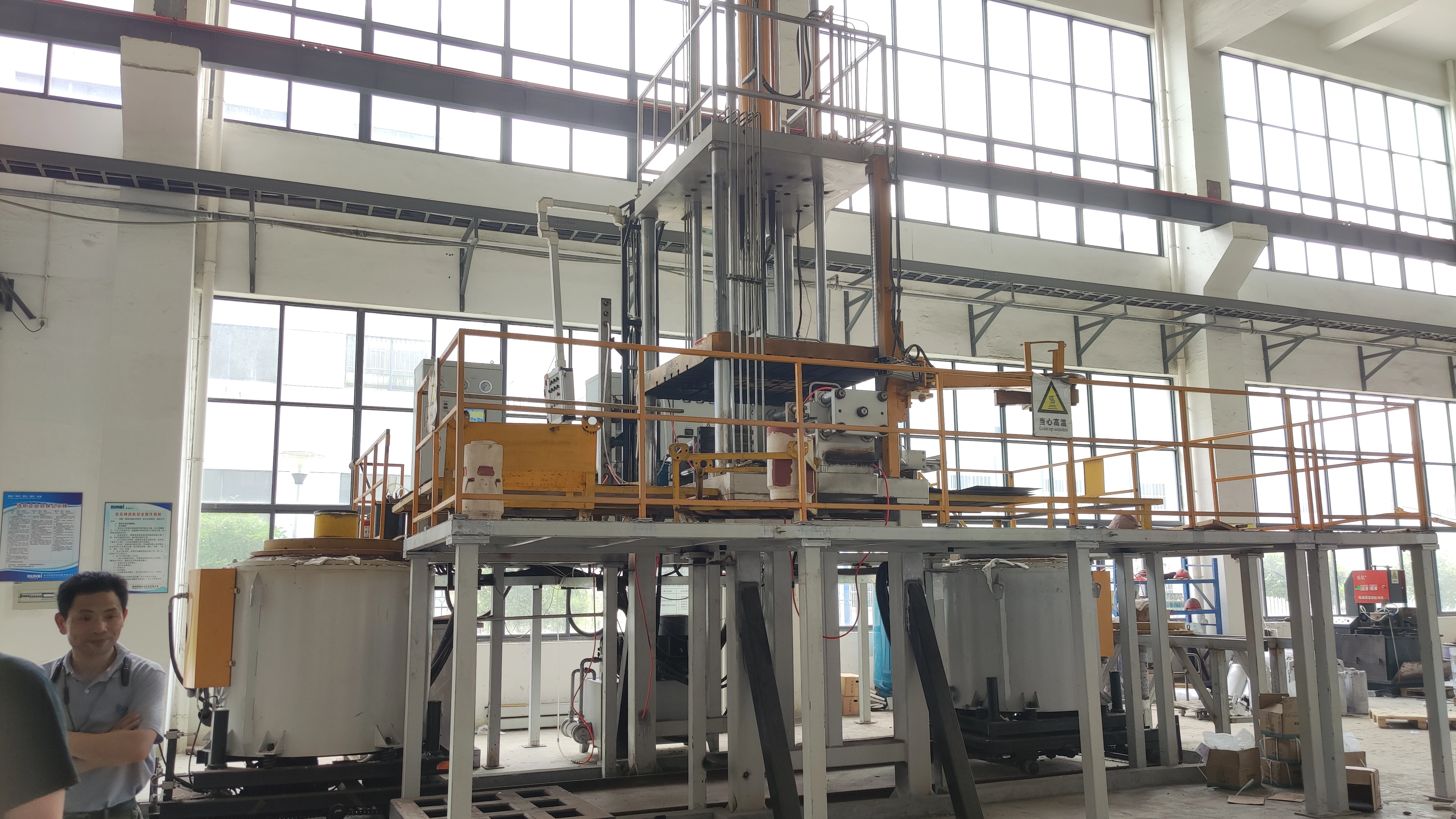 Aluminum Alloy Car Wheel Weight Casting Machine Automatic Low Pressure Die Casting Machine for Auto Part supplier