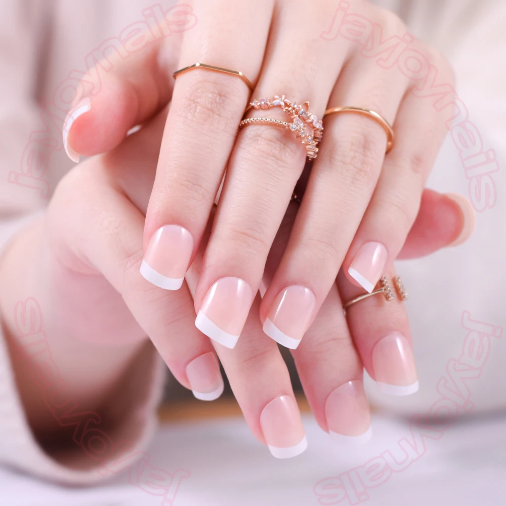 24 计数米色人造指甲经典杏仁形状法国指甲甜美的微笑线与胶粘剂贴纸