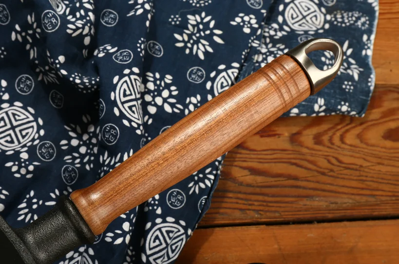 wooden handle wok.png