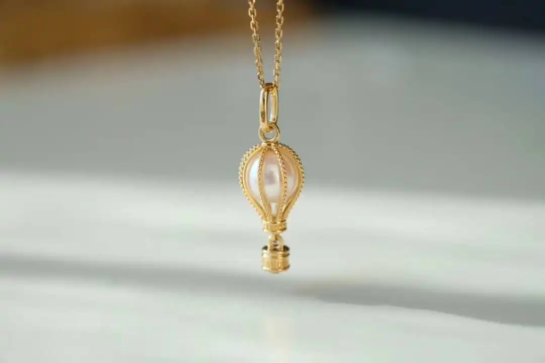 18K Gold Charm Necklace - Hot Air Balloon