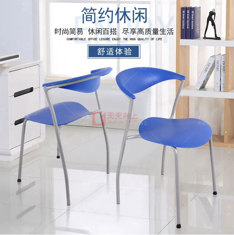 Plastic Bright Colored Chairs Stackable Modern Dining Chair 4 Leg Base Discount Restaurant Chair