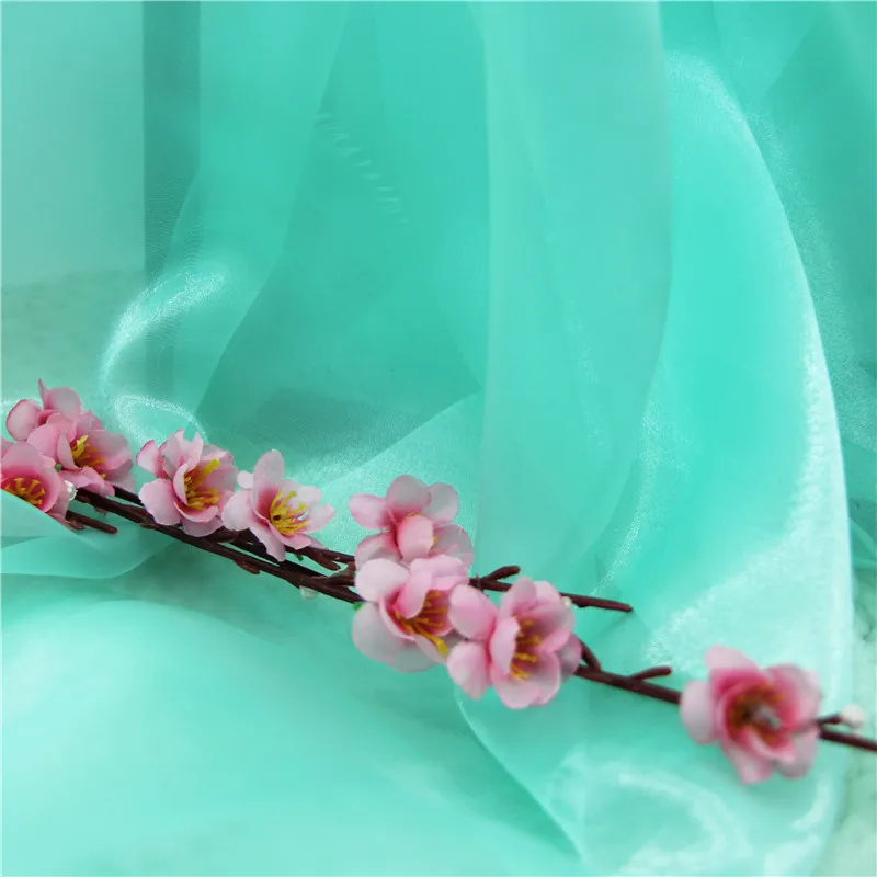 
100% Polyester Anti-Static 30gsm 20D Plain Crystal Organza Fabric 