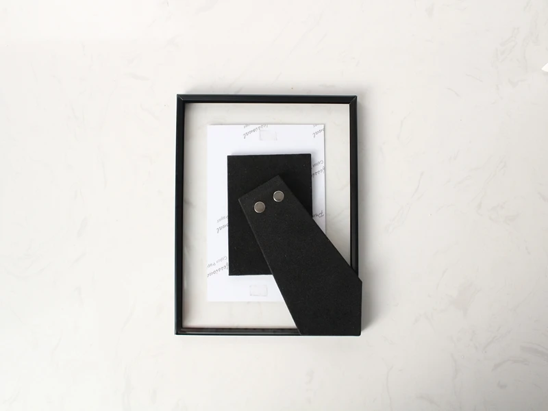 photo frame back detail