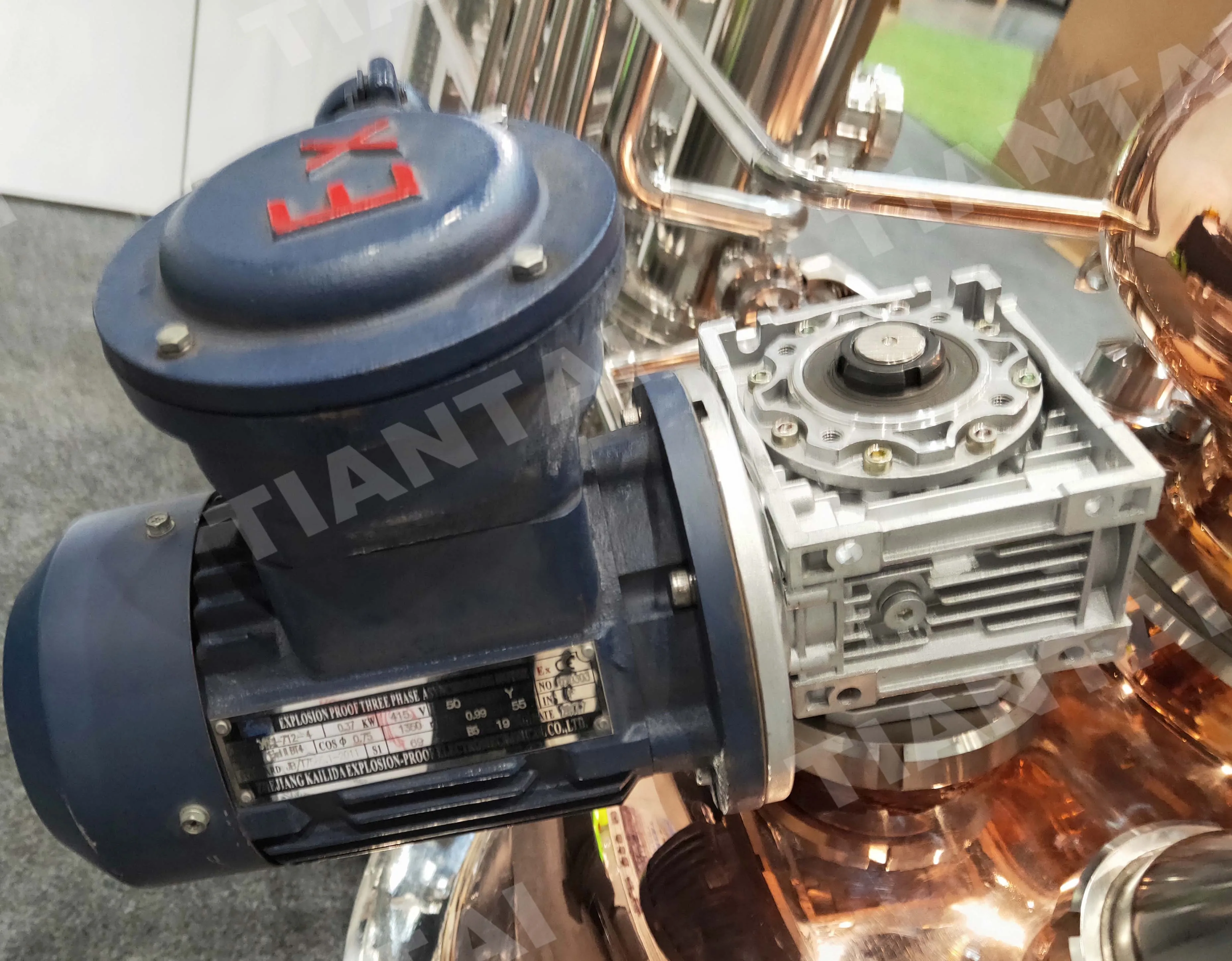 electric column still