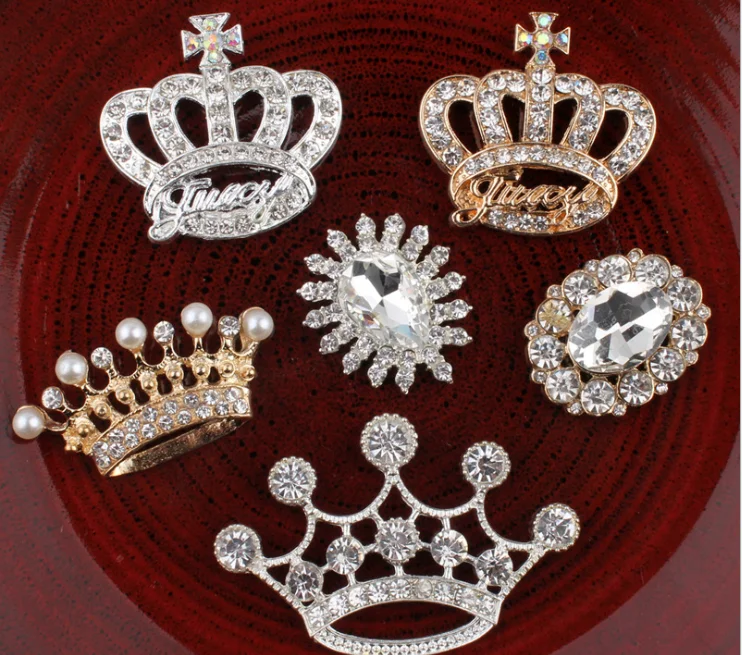Elegant Alloy Metal Crown Shape Pendant Jewelry 