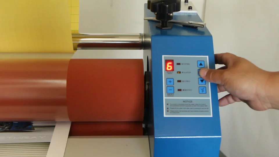 Ec1300 51" Electric Wide Large Selfpeeling Cold Laminator Laminating