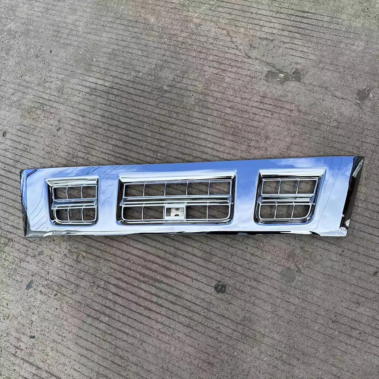 GHCD Hot Product/high Quality/factory Price Japanese Truck Isuz 600P/NQR/NPR 05 Year's Chrome-plated Grille details