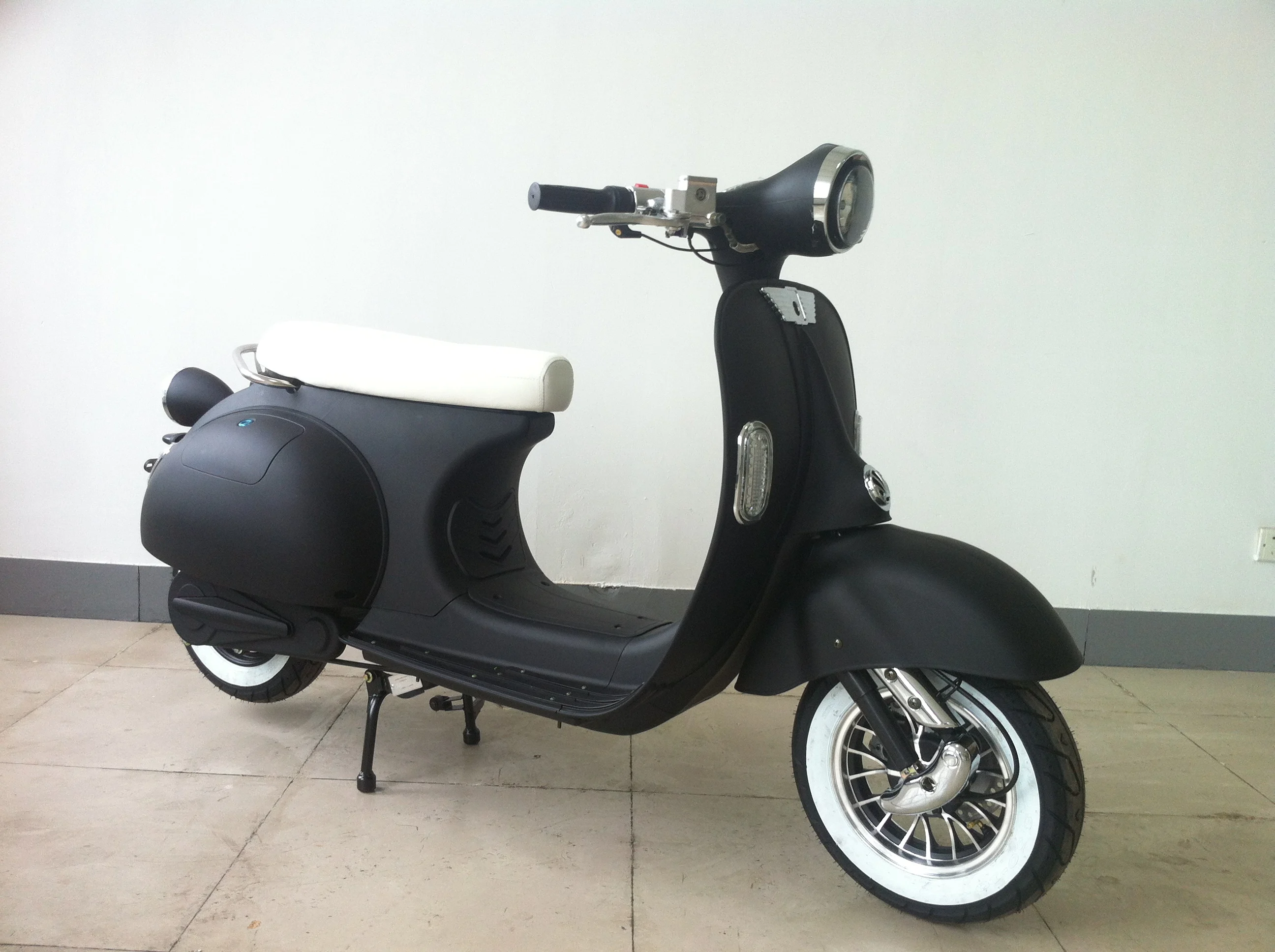 smyths electric vespa